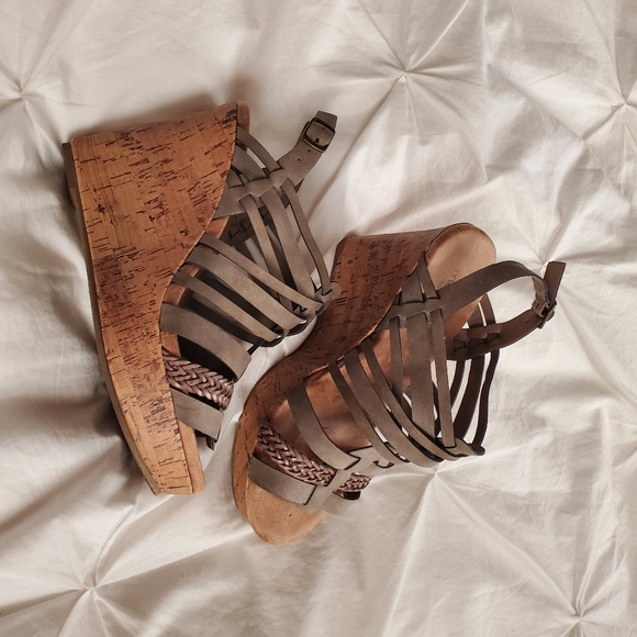 Maurices Wedge Sandles - Picture 2 of 3